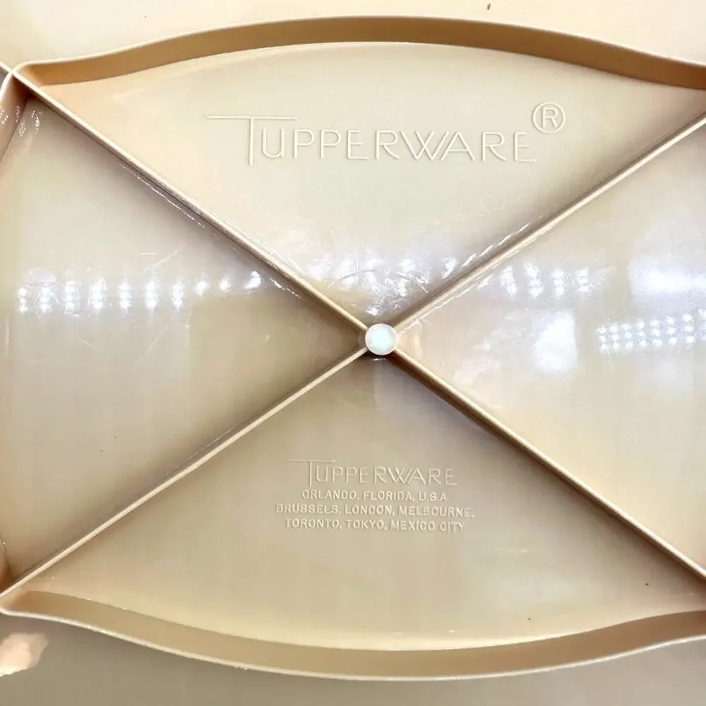 Vintage Tupperware Cake Taker 622-5 Harvest Gold Carrier w Handle USA
